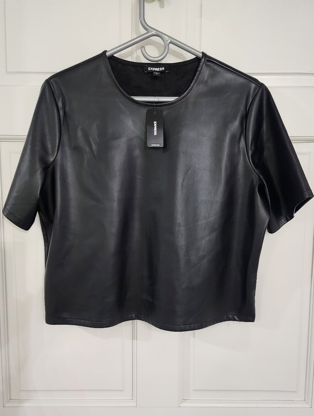 Express Black Faux Leather Short Sleeve Crop Ladies Top - Picture 1 of 6